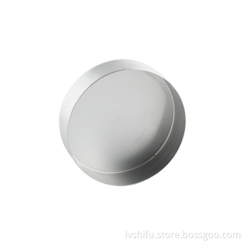 Cremefarbene Abdeckung aus eloxiertem Aluminium